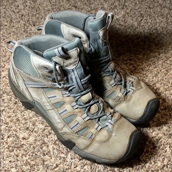 mens hiking boots size 13